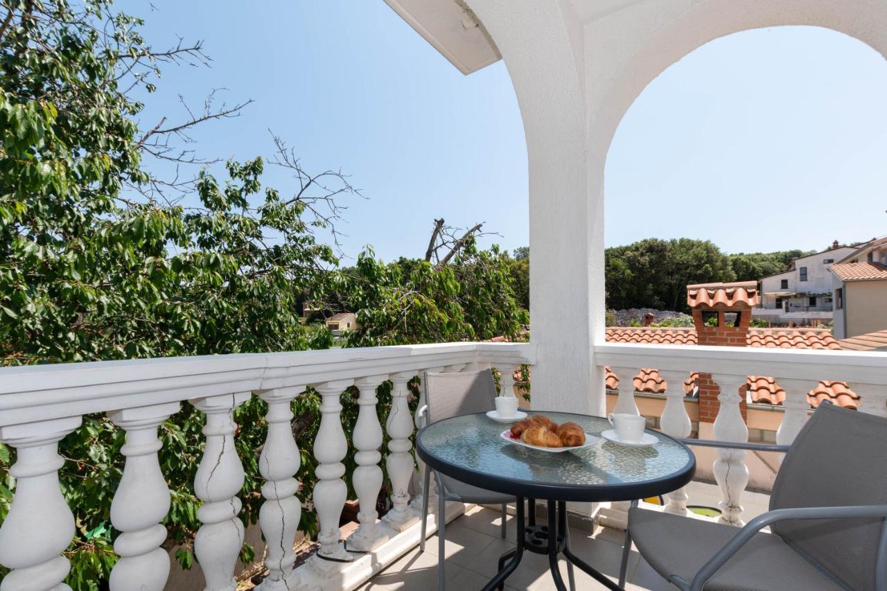 Villa Lucija Pjescana Uvala Exterior photo